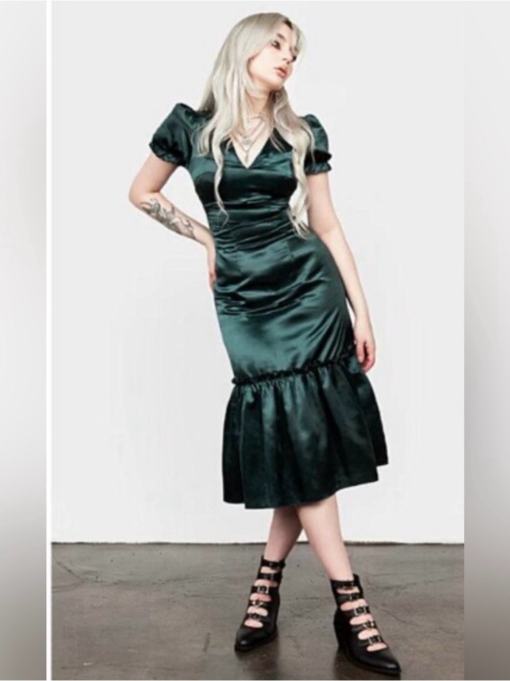 Satin Puff-Sleeve Midi Dress in Emerald Green Disturbia